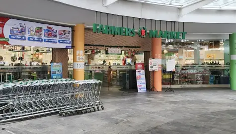 FARMARS MARKET（スーパー）（徒歩約5分）